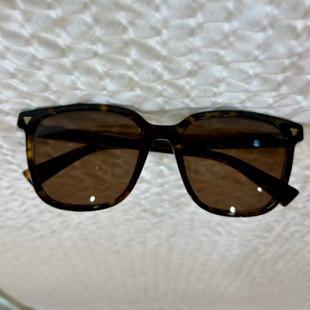 Bottega Veneta Havana Classic Tortie Sunglasses BV1255SA 002 Newer model EUC 😎🌟 - Picture 14 of 16